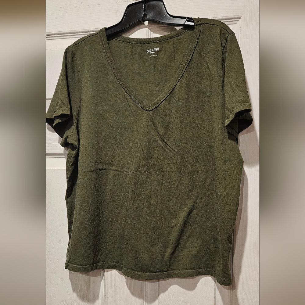 OLD NAVY TSHIRT